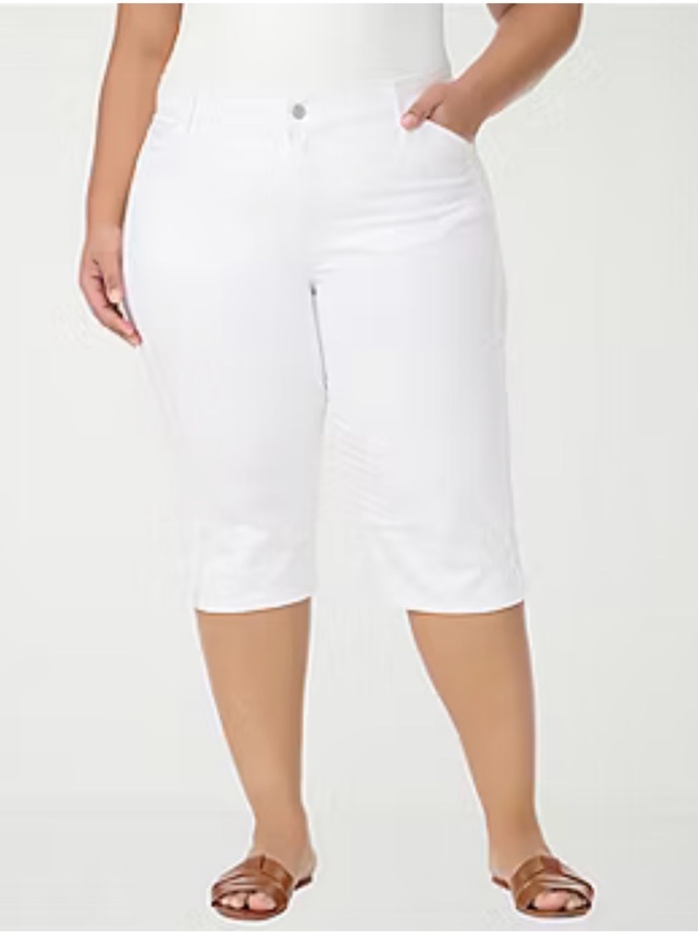 Gloria Vanderbilt White Capri Jeans with Gold Zip Detail